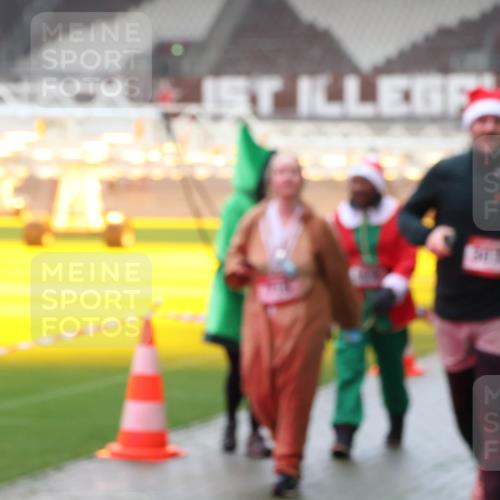 07.12.2025 - St. Pauli X-Mass-Run No. 15 Luisa Fischer http://msf.ph/oto/9376515 07.12.2025 10:23:29 Ziel 794, 1996, 2123, 2304, 2508, 2511, 2638, 3052, 3078, 3079, 3780, 4005, 4141, 4287, 4407, 4411, 4419, 4458, 4509, 4539 meine-sportfotos.de