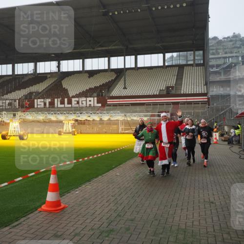 07.12.2025 - St. Pauli X-Mass-Run No. 15 Fabian Wolf http://msf.ph/oto/9376516 07.12.2025 10:05:39 Ziel 54, 123, 363, 385, 512, 945, 1215, 1222, 1316, 1374, 3231, 4552, 4555, 4556, 4558, 4559, 4560 meine-sportfotos.de