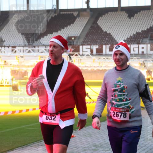 07.12.2025 - St. Pauli X-Mass-Run No. 15 Luisa Fischer http://msf.ph/oto/9376517 07.12.2025 09:58:33 Ziel 632, 15, 2678, 238, 261, 441, 1173, 1633, 1774, 2205, 2984, 3405, 3515, 4030, 4206 meine-sportfotos.de