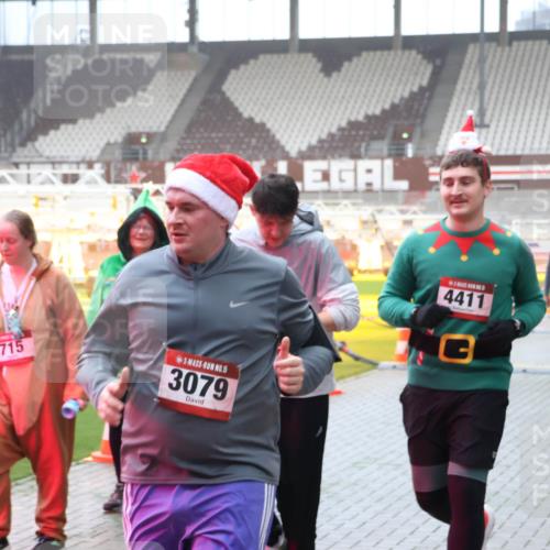 07.12.2025 - St. Pauli X-Mass-Run No. 15 Luisa Fischer http://msf.ph/oto/9376531 07.12.2025 10:23:31 Ziel 715, 5, 3079, 4411, 794, 1996, 2123, 2304, 2508, 2511, 2638, 3052, 3078, 3079, 3780, 4005, 4141, 4287, 4407, 4411, 4419, 4458, 4509, 4539 meine-sportfotos.de