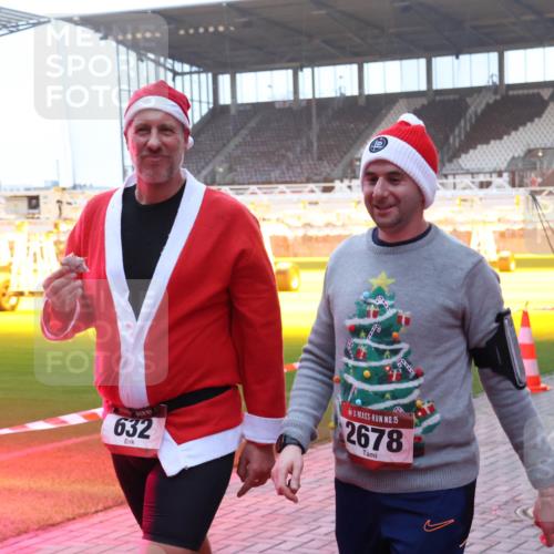07.12.2025 - St. Pauli X-Mass-Run No. 15 Luisa Fischer http://msf.ph/oto/9376532 07.12.2025 09:58:35 Ziel 632, 15, 2678, 238, 261, 441, 1173, 1633, 1774, 2205, 2984, 3405, 3515, 4030, 4031, 4206 meine-sportfotos.de