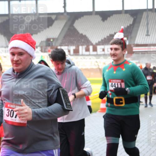 07.12.2025 - St. Pauli X-Mass-Run No. 15 Luisa Fischer http://msf.ph/oto/9376533 07.12.2025 10:23:31 Ziel 715, 307, 4411, 794, 1996, 2123, 2304, 2508, 2511, 2638, 3052, 3078, 3079, 3780, 4005, 4141, 4287, 4407, 4411, 4419, 4458, 4509, 4539 meine-sportfotos.de