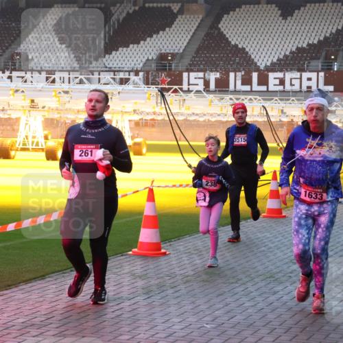 07.12.2025 - St. Pauli X-Mass-Run No. 15 Luisa Fischer http://msf.ph/oto/9376542 07.12.2025 09:58:39 Ziel 261, 3515, 238, 1633, 4206, 2205, 238, 261, 441, 483, 1173, 1603, 1633, 1774, 2205, 3405, 3515, 4030, 4031, 4206 meine-sportfotos.de