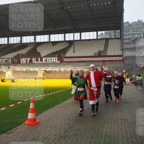 07.12.2025 - St. Pauli X-Mass-Run No. 15 Fabian Wolf http://msf.ph/oto/9376544 07.12.2025 10:05:40 Ziel 54, 123, 363, 385, 512, 945, 1215, 1222, 3231, 4552, 4555, 4556, 4558, 4559, 4560 meine-sportfotos.de