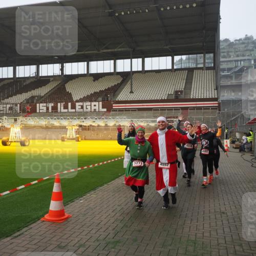 07.12.2025 - St. Pauli X-Mass-Run No. 15 Fabian Wolf http://msf.ph/oto/9376552 07.12.2025 10:05:40 Ziel 54, 123, 363, 385, 512, 945, 1215, 1222, 3231, 4552, 4555, 4556, 4558, 4559, 4560 meine-sportfotos.de
