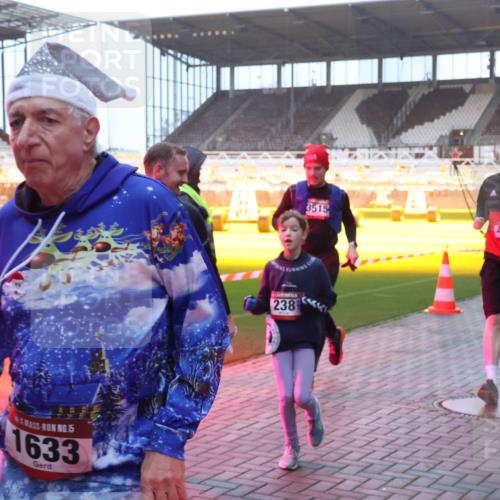 07.12.2025 - St. Pauli X-Mass-Run No. 15 Luisa Fischer http://msf.ph/oto/9376564 07.12.2025 09:58:41 Ziel 15, 1633, 3515, 4206, 238, 261, 441, 483, 1173, 1603, 1633, 1774, 2205, 3405, 3515, 4031, 4206 meine-sportfotos.de