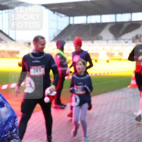 07.12.2025 - St. Pauli X-Mass-Run No. 15 Luisa Fischer http://msf.ph/oto/9376566 07.12.2025 09:58:42 Ziel 261, 238, 261, 441, 483, 532, 1173, 1603, 1633, 1774, 2205, 3405, 3515, 4031, 4206 meine-sportfotos.de