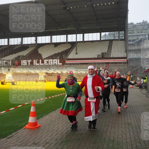 07.12.2025 - St. Pauli X-Mass-Run No. 15 Fabian Wolf http://msf.ph/oto/9376567 07.12.2025 10:05:40 Ziel 54, 123, 363, 385, 512, 945, 1215, 1222, 3231, 4552, 4555, 4556, 4558, 4559, 4560 meine-sportfotos.de