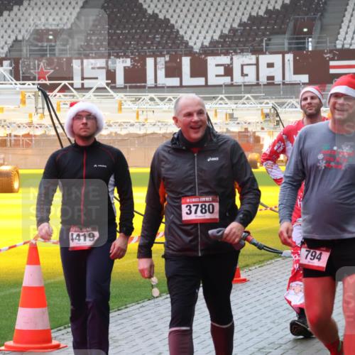 07.12.2025 - St. Pauli X-Mass-Run No. 15 Luisa Fischer http://msf.ph/oto/9376574 07.12.2025 10:23:39 Ziel 4419, 3780, 794, 638, 794, 1996, 2123, 2304, 2508, 2511, 2638, 3052, 3078, 3079, 3780, 4005, 4141, 4145, 4287, 4407, 4411, 4458, 4509, 4539, 4549 meine-sportfotos.de