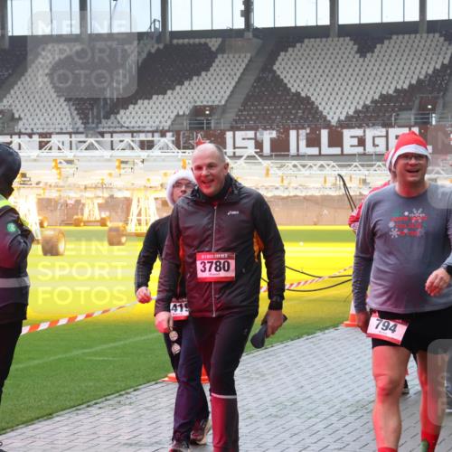 07.12.2025 - St. Pauli X-Mass-Run No. 15 Luisa Fischer http://msf.ph/oto/9376584 07.12.2025 10:23:40 Ziel 419, 1, 15, 3780, 794, 52, 2508, 638, 794, 1996, 2123, 2304, 2508, 2511, 2638, 3052, 3078, 3079, 3780, 4005, 4141, 4145, 4287, 4407, 4411, 4458, 4549 meine-sportfotos.de