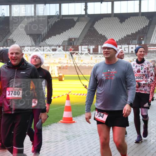07.12.2025 - St. Pauli X-Mass-Run No. 15 Luisa Fischer http://msf.ph/oto/9376595 07.12.2025 10:23:41 Ziel 15, 3780, 794, 3052, 2508, 638, 794, 1996, 2123, 2304, 2508, 2511, 2638, 3052, 3078, 3079, 3644, 3649, 3780, 4005, 4141, 4145, 4287, 4407, 4411, 4458, 4549 meine-sportfotos.de
