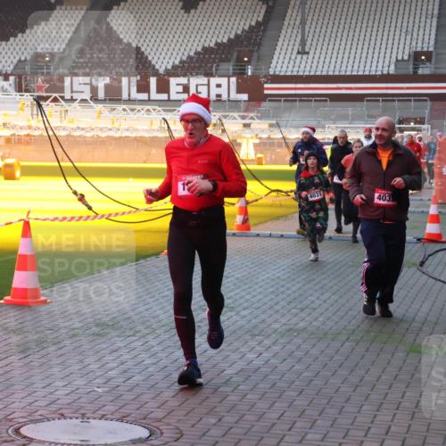 07.12.2025 - St. Pauli X-Mass-Run No. 15 Luisa Fischer http://msf.ph/oto/9376598 07.12.2025 09:58:48 Ziel 4031, 403, 238, 261, 441, 483, 532, 1003, 1115, 1173, 1528, 1603, 1633, 1774, 1782, 1785, 2205, 2392, 3308, 3405, 3515, 4031, 4206 meine-sportfotos.de