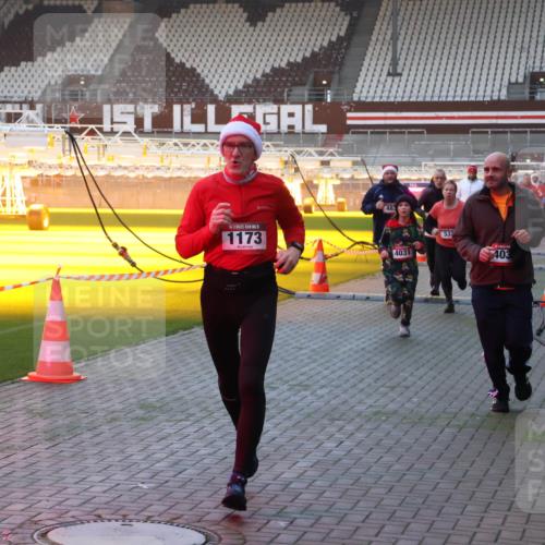 07.12.2025 - St. Pauli X-Mass-Run No. 15 Luisa Fischer http://msf.ph/oto/9376602 07.12.2025 09:58:49 Ziel 15, 1173, 483, 4031, 532, 403, 238, 261, 441, 483, 532, 1003, 1115, 1173, 1528, 1603, 1633, 1774, 1782, 1785, 2205, 2392, 3308, 3405, 3515, 4031, 4206 meine-sportfotos.de