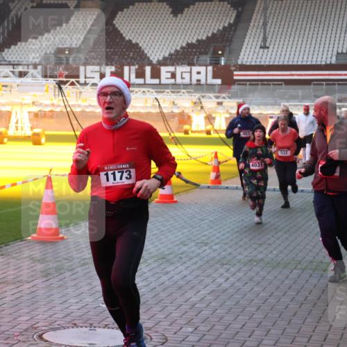 07.12.2025 - St. Pauli X-Mass-Run No. 15 Luisa Fischer http://msf.ph/oto/9376609 07.12.2025 09:58:49 Ziel 15, 1173, 483, 4031, 532, 238, 261, 441, 483, 532, 1003, 1115, 1173, 1528, 1603, 1633, 1774, 1782, 1785, 2205, 2392, 3308, 3405, 3515, 4031, 4206 meine-sportfotos.de