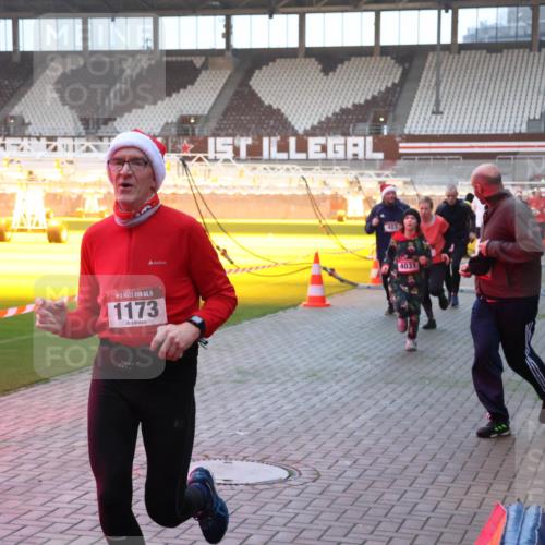 07.12.2025 - St. Pauli X-Mass-Run No. 15 Luisa Fischer http://msf.ph/oto/9376612 07.12.2025 09:58:50 Ziel 15, 1173, 403, 4031, 238, 261, 483, 532, 1003, 1115, 1173, 1528, 1542, 1603, 1633, 1774, 1782, 1785, 2205, 2392, 3308, 3405, 3515, 4031, 4206 meine-sportfotos.de