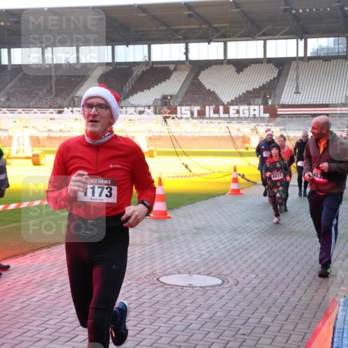 07.12.2025 - St. Pauli X-Mass-Run No. 15 Luisa Fischer http://msf.ph/oto/9376616 07.12.2025 09:58:50 Ziel 15, 173, 4031, 403, 238, 261, 483, 532, 1003, 1115, 1173, 1528, 1542, 1603, 1633, 1774, 1782, 1785, 2205, 2392, 3308, 3405, 3515, 4031, 4206 meine-sportfotos.de