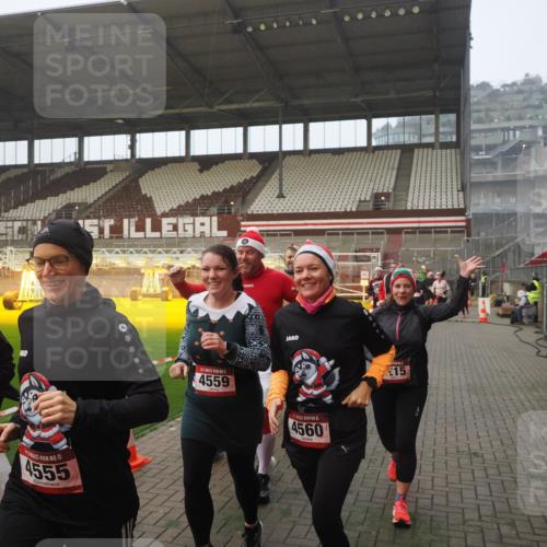 07.12.2025 - St. Pauli X-Mass-Run No. 15 Fabian Wolf http://msf.ph/oto/9376644 07.12.2025 10:05:42 Ziel 2, 3, 54, 123, 363, 385, 512, 945, 1215, 1222, 1789, 1791, 3231, 4195, 4552, 4555, 4559, 4560 meine-sportfotos.de