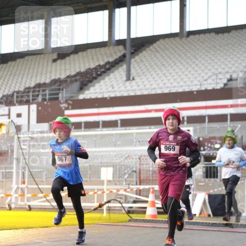 07.12.2025 - St. Pauli X-Mass-Run No. 15 Patografie http://msf.ph/oto/9376655 07.12.2025 10:06:04 Ziel 127, 148, 180, 424, 468, 676, 805, 834, 893, 967, 969, 1119, 1788, 1937, 2756, 2757, 2894, 2968, 3093, 3172, 3196, 3812, 3814, 3857, 3859, 4235, 4236, 4237, 4246, 4251, 4657, 4665, 4670, 4676, 4736, 4739 meine-sportfotos.de