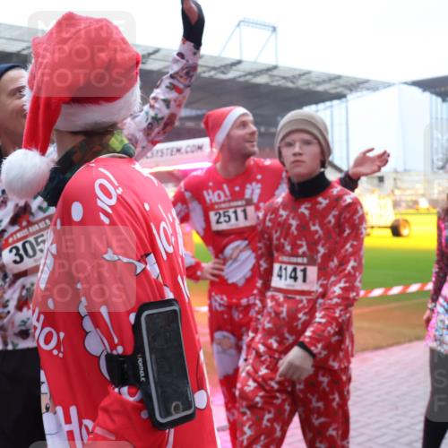 07.12.2025 - St. Pauli X-Mass-Run No. 15 Luisa Fischer http://msf.ph/oto/9376657 07.12.2025 10:23:49 Ziel 305, 2511, 4141, 4005, 638, 1996, 2123, 2304, 2508, 2511, 2638, 3052, 3078, 3079, 3539, 3644, 3649, 3887, 3890, 4005, 4141, 4145, 4458, 4549 meine-sportfotos.de