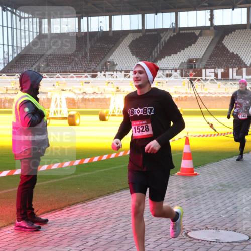 07.12.2025 - St. Pauli X-Mass-Run No. 15 Luisa Fischer http://msf.ph/oto/9376664 07.12.2025 09:58:59 Ziel 1887, 15, 1528, 1542, 238, 261, 483, 532, 655, 1003, 1115, 1173, 1528, 1542, 1603, 1633, 1774, 1782, 1785, 2205, 2392, 3308, 3405, 3515, 4031, 4206 meine-sportfotos.de