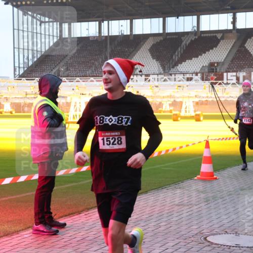 07.12.2025 - St. Pauli X-Mass-Run No. 15 Luisa Fischer http://msf.ph/oto/9376668 07.12.2025 09:59:00 Ziel 1887, 5, 1528, 1542, 238, 261, 483, 532, 655, 1003, 1115, 1173, 1528, 1542, 1603, 1633, 1774, 1782, 1785, 2205, 2392, 3308, 3405, 3515, 4031, 4206 meine-sportfotos.de