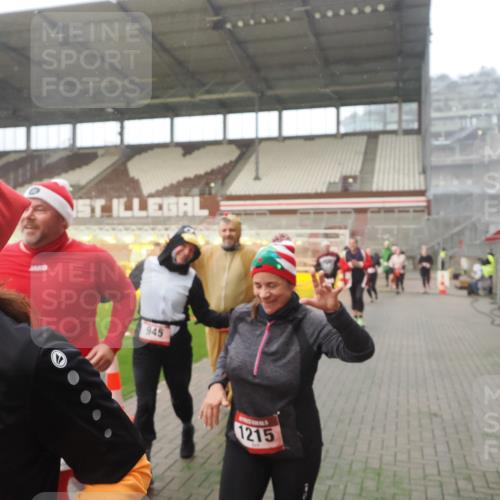 07.12.2025 - St. Pauli X-Mass-Run No. 15 Fabian Wolf http://msf.ph/oto/9376675 07.12.2025 10:05:43 Ziel 2, 3, 54, 123, 363, 385, 512, 945, 1215, 1222, 1789, 1791, 3231, 4194, 4195, 4552, 4555, 4559, 4560 meine-sportfotos.de