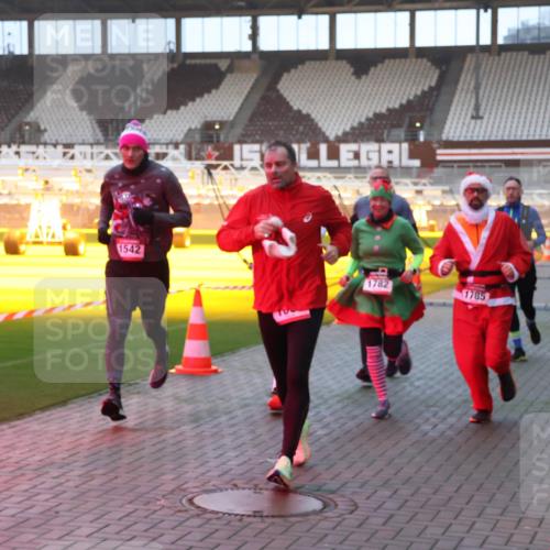 07.12.2025 - St. Pauli X-Mass-Run No. 15 Luisa Fischer http://msf.ph/oto/9376683 07.12.2025 09:59:01 Ziel 1542, 15, 1782, 1785, 238, 261, 483, 532, 655, 1003, 1115, 1173, 1528, 1542, 1603, 1633, 1774, 1782, 1785, 2205, 2392, 3308, 3405, 3515, 4031, 4206 meine-sportfotos.de