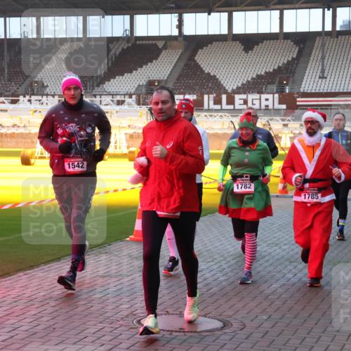 07.12.2025 - St. Pauli X-Mass-Run No. 15 Luisa Fischer http://msf.ph/oto/9376685 07.12.2025 09:59:01 Ziel 1542, 1782, 1785, 238, 261, 483, 532, 655, 1003, 1115, 1173, 1528, 1542, 1603, 1633, 1774, 1782, 1785, 2205, 2392, 3308, 3405, 3515, 4031, 4206 meine-sportfotos.de