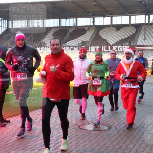 07.12.2025 - St. Pauli X-Mass-Run No. 15 Luisa Fischer http://msf.ph/oto/9376691 07.12.2025 09:59:02 Ziel 1542, 1782, 330, 1785, 238, 261, 483, 532, 655, 1003, 1115, 1173, 1528, 1542, 1603, 1633, 1774, 1782, 1785, 2205, 2392, 3308, 3405, 3515, 4031, 4206 meine-sportfotos.de