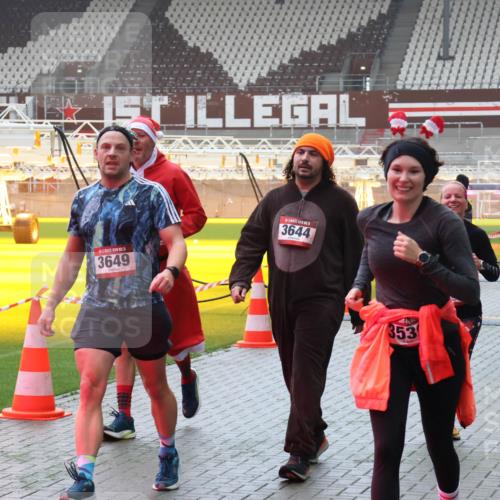 07.12.2025 - St. Pauli X-Mass-Run No. 15 Luisa Fischer http://msf.ph/oto/9376692 07.12.2025 10:24:00 Ziel 15, 3649, 3644, 353, 4145, 638, 1104, 2508, 2511, 2603, 2634, 3052, 3078, 3079, 3539, 3644, 3649, 3887, 3890, 4005, 4043, 4139, 4141, 4144, 4145, 4377, 4378, 4458, 4549 meine-sportfotos.de