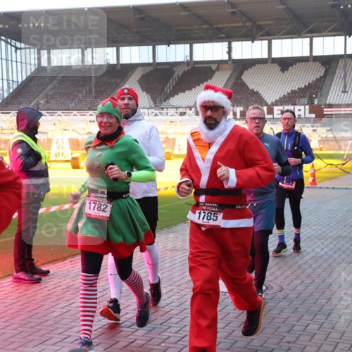 07.12.2025 - St. Pauli X-Mass-Run No. 15 Luisa Fischer http://msf.ph/oto/9376700 07.12.2025 09:59:03 Ziel 1782, 1785, 592, 238, 261, 483, 532, 655, 1003, 1115, 1173, 1528, 1542, 1603, 1633, 1774, 1782, 1785, 2205, 2392, 3308, 3405, 3515, 4031, 4206 meine-sportfotos.de