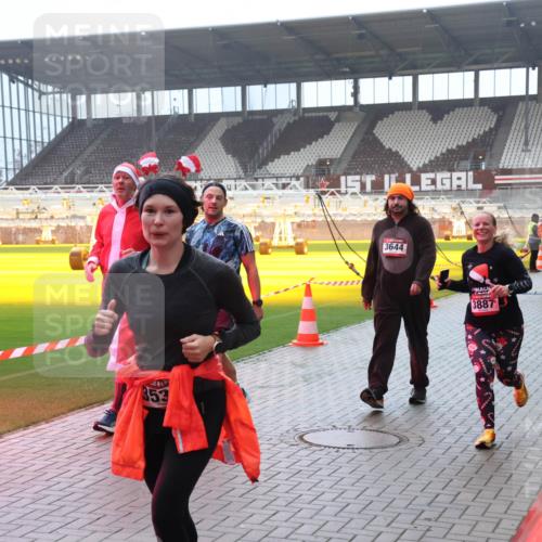 07.12.2025 - St. Pauli X-Mass-Run No. 15 Luisa Fischer http://msf.ph/oto/9376705 07.12.2025 10:24:02 Ziel 353, 3644, 3887, 549, 638, 1104, 2508, 2511, 2603, 2634, 3052, 3078, 3079, 3539, 3644, 3649, 3887, 3890, 3968, 4005, 4043, 4139, 4141, 4144, 4145, 4377, 4378, 4458, 4549 meine-sportfotos.de