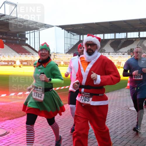 07.12.2025 - St. Pauli X-Mass-Run No. 15 Luisa Fischer http://msf.ph/oto/9376706 07.12.2025 09:59:04 Ziel 1782, 1785, 3308, 238, 261, 483, 532, 655, 1003, 1115, 1173, 1528, 1542, 1603, 1633, 1774, 1782, 1785, 2205, 2392, 3308, 3515, 4031, 4206 meine-sportfotos.de