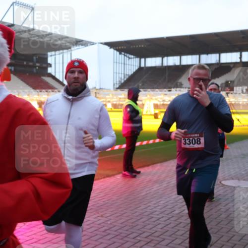 07.12.2025 - St. Pauli X-Mass-Run No. 15 Luisa Fischer http://msf.ph/oto/9376712 07.12.2025 09:59:04 Ziel 3308, 238, 261, 483, 532, 655, 1003, 1115, 1173, 1528, 1542, 1603, 1633, 1774, 1782, 1785, 2205, 2392, 3308, 3515, 4031, 4206 meine-sportfotos.de