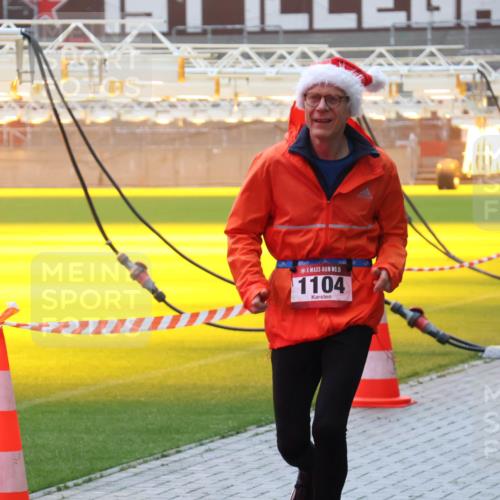 07.12.2025 - St. Pauli X-Mass-Run No. 15 Luisa Fischer http://msf.ph/oto/9376723 07.12.2025 10:24:05 Ziel 15, 1104, 638, 1104, 2508, 2511, 2603, 2634, 3052, 3078, 3079, 3539, 3644, 3649, 3887, 3890, 3968, 4005, 4043, 4139, 4141, 4144, 4145, 4203, 4377, 4378, 4458, 4549, 4765 meine-sportfotos.de