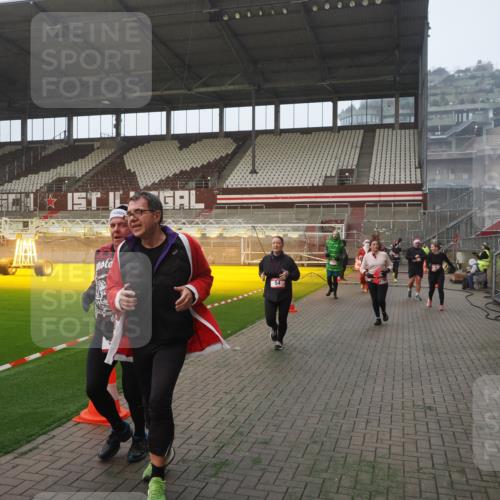 07.12.2025 - St. Pauli X-Mass-Run No. 15 Fabian Wolf http://msf.ph/oto/9376725 07.12.2025 10:05:46 Ziel 2, 3, 54, 123, 363, 385, 512, 945, 1215, 1222, 1789, 1791, 3231, 3877, 4194, 4195, 4552, 4555, 4559, 4560 meine-sportfotos.de