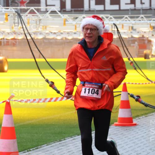 07.12.2025 - St. Pauli X-Mass-Run No. 15 Luisa Fischer http://msf.ph/oto/9376727 07.12.2025 10:24:06 Ziel 15, 1104, 638, 1104, 2508, 2511, 2603, 2634, 3052, 3539, 3644, 3649, 3887, 3890, 3968, 4005, 4043, 4139, 4141, 4144, 4145, 4203, 4377, 4378, 4458, 4549, 4765 meine-sportfotos.de
