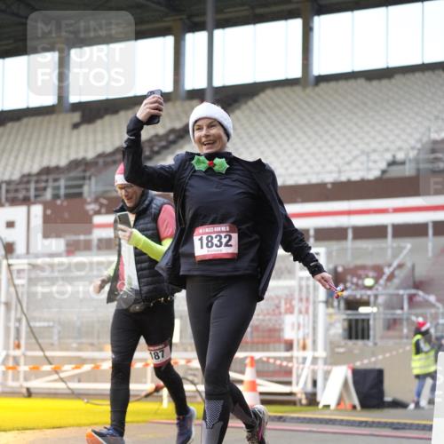 07.12.2025 - St. Pauli X-Mass-Run No. 15 Patografie http://msf.ph/oto/9376742 07.12.2025 10:06:14 Ziel 34, 127, 148, 187, 893, 967, 969, 1119, 1369, 1832, 1937, 1946, 2894, 2968, 3093, 3196, 4246, 4251, 4657, 4665, 4670, 4672, 4676, 4677, 4736, 4739 meine-sportfotos.de