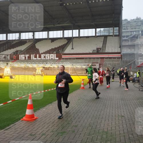 07.12.2025 - St. Pauli X-Mass-Run No. 15 Fabian Wolf http://msf.ph/oto/9376756 07.12.2025 10:05:48 Ziel 2, 3, 54, 123, 363, 385, 512, 945, 1215, 1222, 1789, 1791, 3231, 3877, 4194, 4195, 4552, 4555, 4559, 4560 meine-sportfotos.de