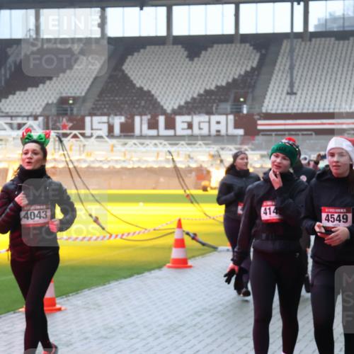 07.12.2025 - St. Pauli X-Mass-Run No. 15 Luisa Fischer http://msf.ph/oto/9376767 07.12.2025 10:24:11 Ziel 4043, 414, 4549, 638, 711, 1104, 2603, 2634, 3539, 3644, 3649, 3887, 3890, 3968, 4005, 4043, 4139, 4141, 4144, 4145, 4203, 4377, 4378, 4458, 4479, 4549, 4765 meine-sportfotos.de