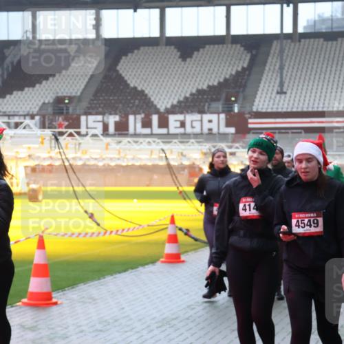 07.12.2025 - St. Pauli X-Mass-Run No. 15 Luisa Fischer http://msf.ph/oto/9376770 07.12.2025 10:24:11 Ziel 40, 414, 4549, 638, 711, 1104, 2603, 2634, 3539, 3644, 3649, 3887, 3890, 3968, 4005, 4043, 4139, 4141, 4144, 4145, 4203, 4377, 4378, 4458, 4479, 4549, 4765 meine-sportfotos.de