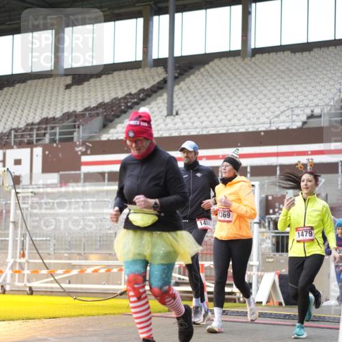 07.12.2025 - St. Pauli X-Mass-Run No. 15 Patografie http://msf.ph/oto/9376775 07.12.2025 10:06:19 Ziel 34, 127, 187, 893, 967, 969, 1119, 1369, 1479, 1480, 1832, 1937, 1946, 3213, 3232, 3534, 3535, 3536, 3537, 4657, 4665, 4670, 4672, 4676, 4677, 4736, 4739 meine-sportfotos.de