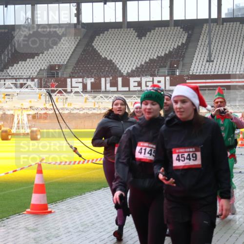 07.12.2025 - St. Pauli X-Mass-Run No. 15 Luisa Fischer http://msf.ph/oto/9376780 07.12.2025 10:24:13 Ziel 414, 4549, 638, 711, 1104, 2603, 2634, 3539, 3644, 3649, 3887, 3890, 3968, 4005, 4043, 4139, 4141, 4144, 4145, 4203, 4377, 4378, 4458, 4479, 4549, 4765 meine-sportfotos.de
