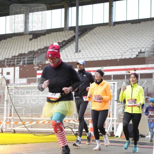 07.12.2025 - St. Pauli X-Mass-Run No. 15 Patografie http://msf.ph/oto/9376782 07.12.2025 10:06:19 Ziel 34, 127, 187, 893, 967, 969, 1119, 1369, 1479, 1480, 1832, 1937, 1946, 3213, 3232, 3534, 3535, 3536, 3537, 4657, 4665, 4670, 4672, 4676, 4677, 4736, 4739 meine-sportfotos.de