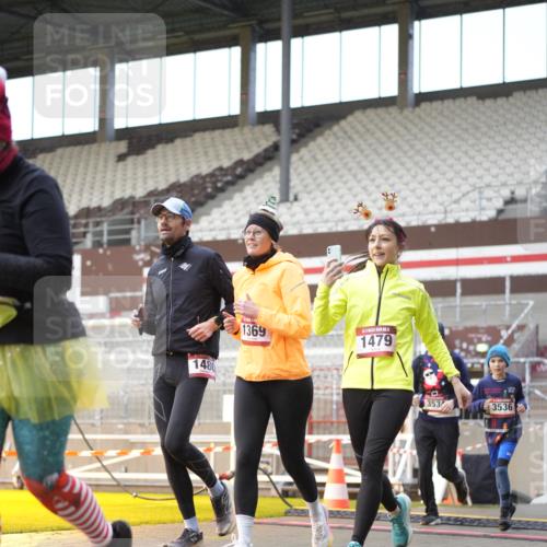 07.12.2025 - St. Pauli X-Mass-Run No. 15 Patografie http://msf.ph/oto/9376788 07.12.2025 10:06:19 Ziel 34, 127, 187, 893, 967, 969, 1119, 1369, 1479, 1480, 1832, 1937, 1946, 3213, 3232, 3534, 3535, 3536, 3537, 4657, 4665, 4670, 4672, 4676, 4677, 4736, 4739 meine-sportfotos.de