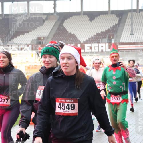 07.12.2025 - St. Pauli X-Mass-Run No. 15 Luisa Fischer http://msf.ph/oto/9376790 07.12.2025 10:24:14 Ziel 5, 4377, 41, 15, 4549, 14, 2603, 638, 711, 1104, 2603, 2634, 3539, 3644, 3649, 3887, 3890, 3968, 4005, 4043, 4139, 4141, 4144, 4145, 4203, 4377, 4378, 4458, 4479, 4549, 4765 meine-sportfotos.de