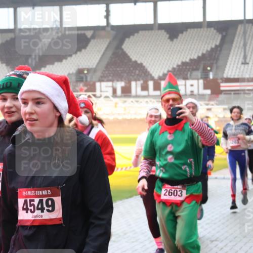 07.12.2025 - St. Pauli X-Mass-Run No. 15 Luisa Fischer http://msf.ph/oto/9376796 07.12.2025 10:24:15 Ziel 4, 15, 4549, 2603, 638, 711, 1104, 2603, 2634, 3539, 3644, 3649, 3887, 3890, 3968, 4005, 4043, 4139, 4141, 4144, 4145, 4203, 4377, 4378, 4458, 4479, 4549, 4765 meine-sportfotos.de