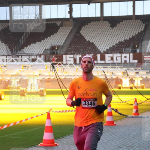 07.12.2025 - St. Pauli X-Mass-Run No. 15 Luisa Fischer http://msf.ph/oto/9376800 07.12.2025 09:59:23 Ziel 5, 3345, 483, 532, 655, 939, 1003, 1115, 1120, 1528, 1542, 1603, 1782, 1785, 2392, 2529, 3147, 3308, 3345 meine-sportfotos.de