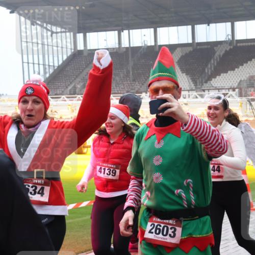 07.12.2025 - St. Pauli X-Mass-Run No. 15 Luisa Fischer http://msf.ph/oto/9376808 07.12.2025 10:24:16 Ziel 15, 634, 15, 4139, 2603, 44, 638, 711, 1104, 2603, 2634, 3539, 3644, 3649, 3887, 3890, 3968, 4005, 4043, 4139, 4141, 4144, 4145, 4203, 4377, 4378, 4458, 4479, 4549, 4765 meine-sportfotos.de