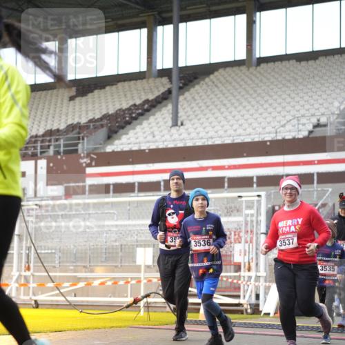 07.12.2025 - St. Pauli X-Mass-Run No. 15 Patografie http://msf.ph/oto/9376810 07.12.2025 10:06:21 Ziel 34, 187, 562, 893, 1119, 1369, 1479, 1480, 1832, 1937, 1946, 3213, 3232, 3534, 3535, 3536, 3537, 4459, 4657, 4665, 4670, 4672, 4676, 4677, 4736, 4739 meine-sportfotos.de